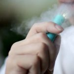 吸电子烟后全身热上车吹冷气 马男失去知觉口吐白沫毙命-棋牌策略-棋牌技巧-棋牌论坛